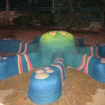 פסל תמנון מחומרים ממוחזרים
